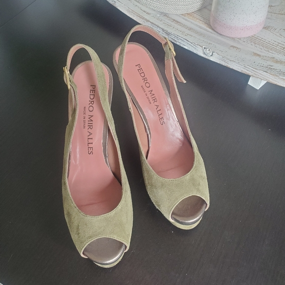 Gorgeous Green Suede Peep-toe Heels!!! - Picture 1 of 4